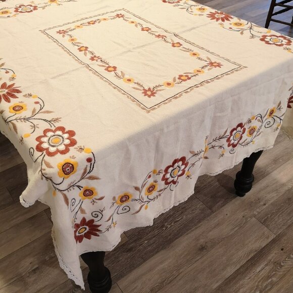 Vintage Crewel Tablecloth Hand Embroidered Floral Brown &Gold Crochet Lace Edge - Picture 14 of 14
